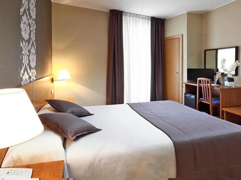 Catalunya Hotel Барселона Екстериор снимка